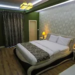 Rezidenca Medi Nako Hotel 4*
